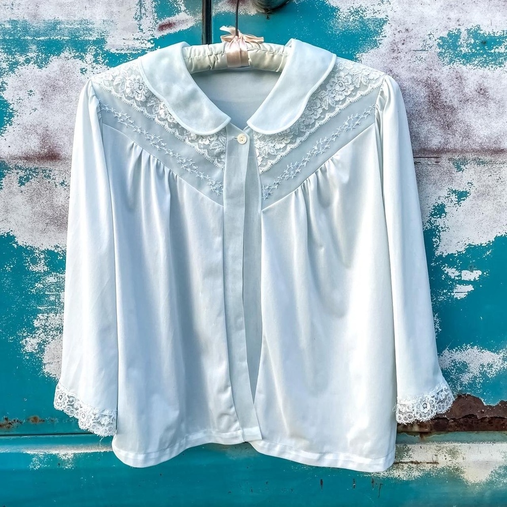 50s scallop collar & lace lightweight bed jacket w/ bell sleeves